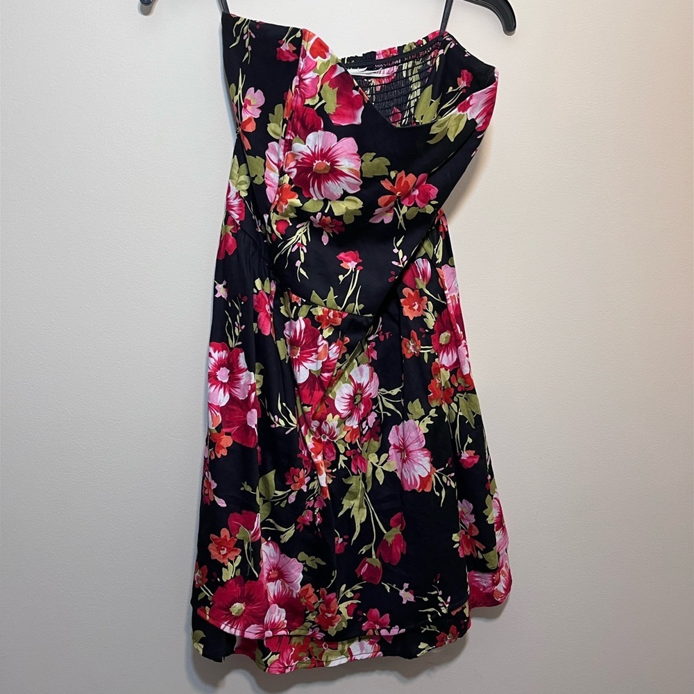 Kimchi Blue Strapless Dress. Size Large
